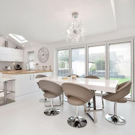 Home In Southsea With Hot Tub, Close To The Sea 포츠머스 외부 사진