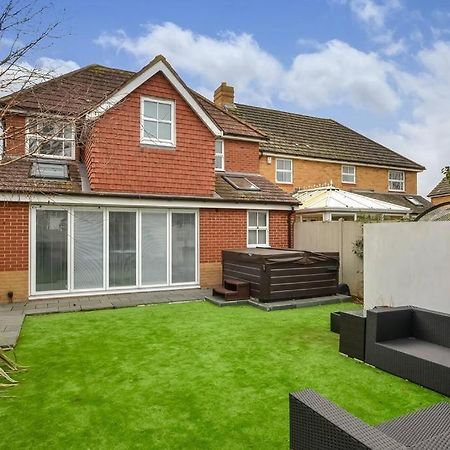 Home In Southsea With Hot Tub, Close To The Sea 포츠머스 외부 사진