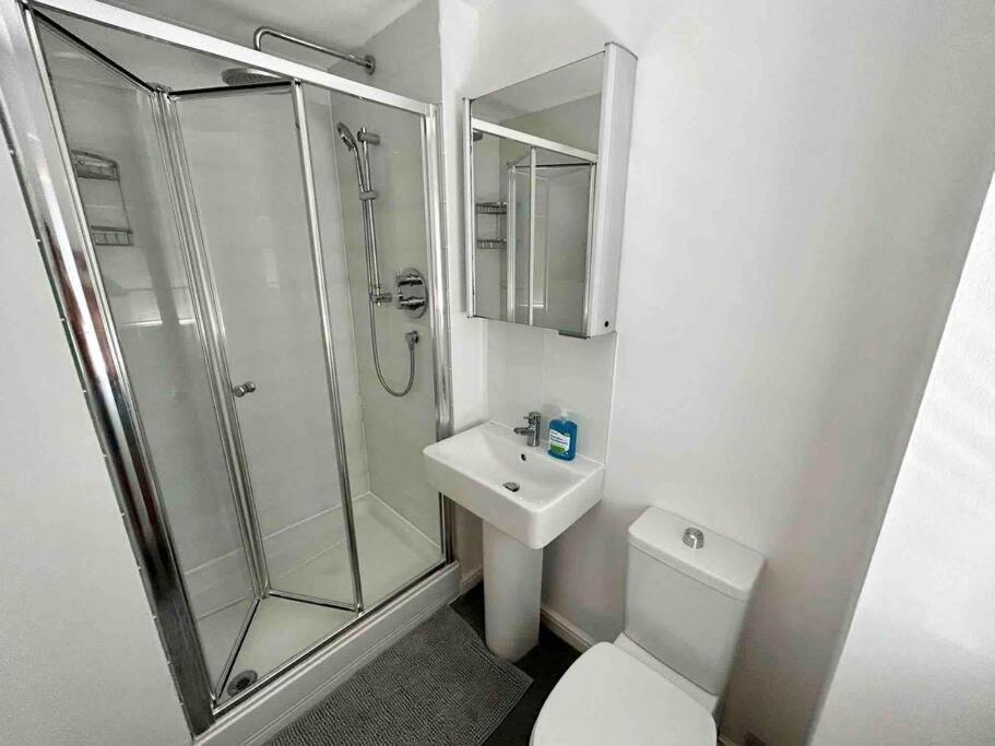 Home In Southsea With Hot Tub, Close To The Sea 포츠머스 외부 사진