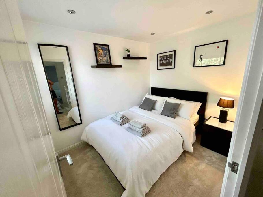Home In Southsea With Hot Tub, Close To The Sea 포츠머스 외부 사진